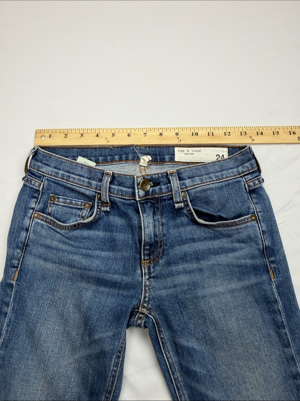 rag & bone Dre Capri Cropped Ankle Jeans in Mid Blue Wash - Picture 3 of 9